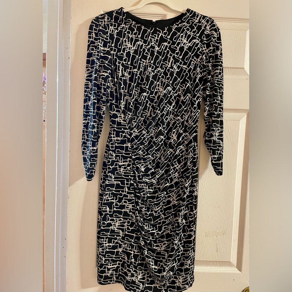 Beautiful DKNY dress in amazing condition.
**Offers Accepted!!**